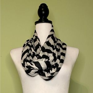 Infinity scarf with secret pocket! Gently used, great condition!  Black & white